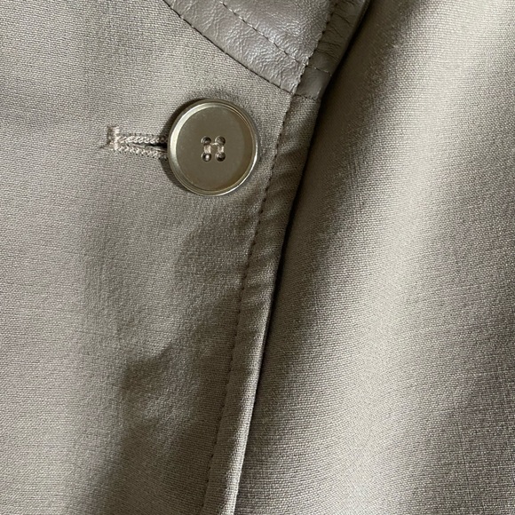 Canadian made grey blazer/ jacket with lining and faux leather details 4 - Picture 13 of 15